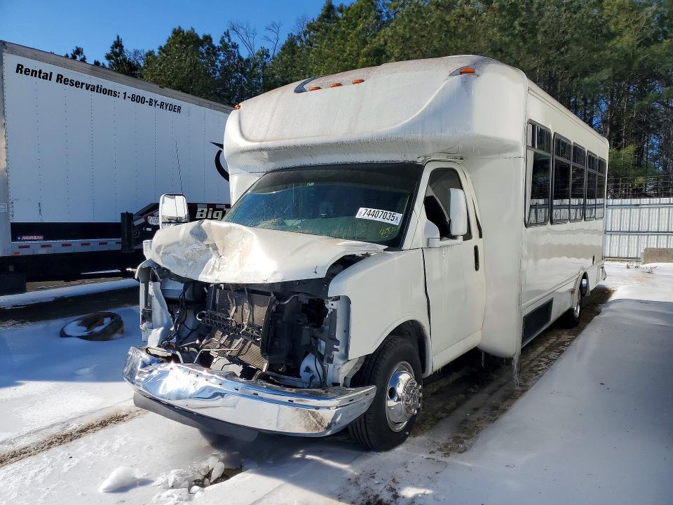 2015 Chevrolet Express G4500 Shuttle bus