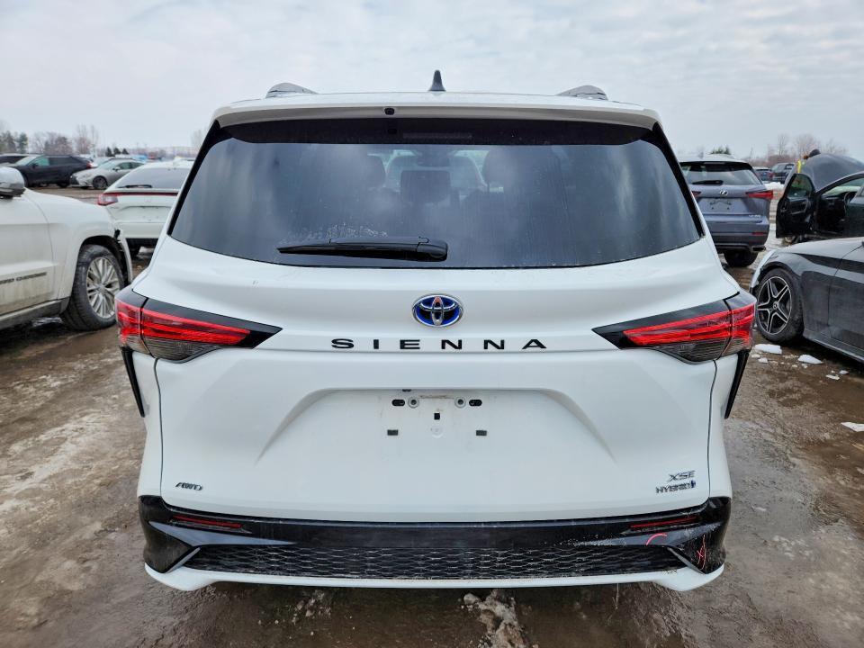 2024 Toyota Sienna le