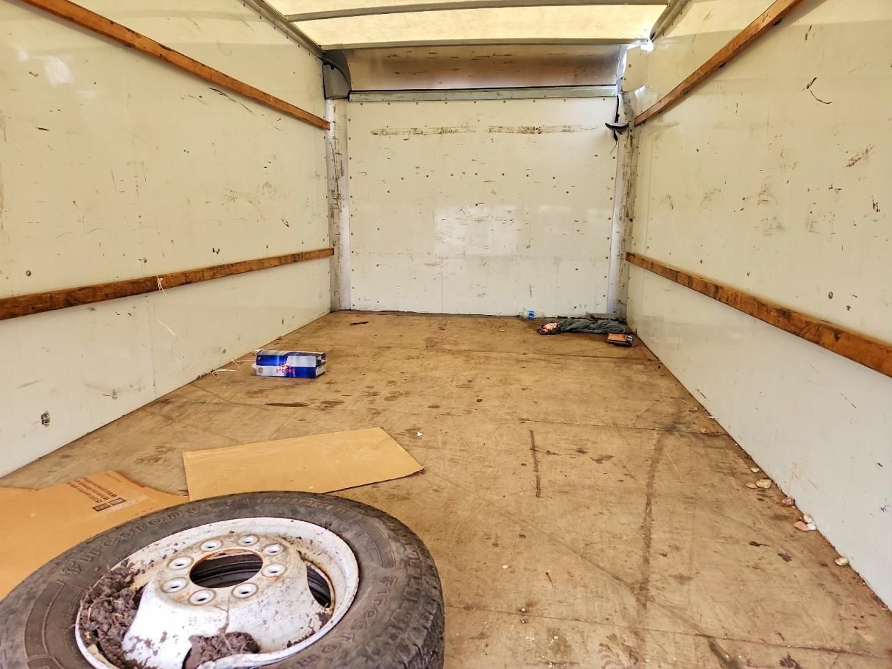 2022 GMC Savana BOX Truck