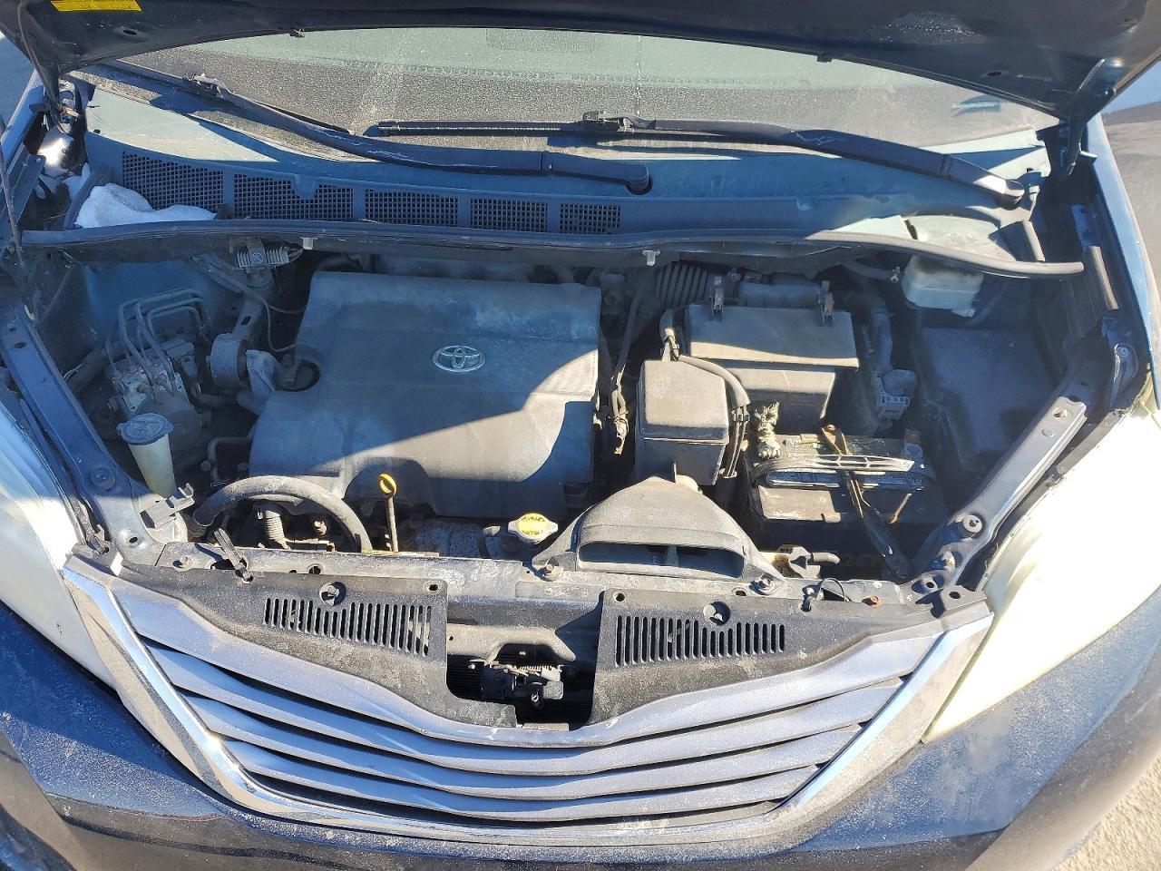 2011 Toyota Sienna le