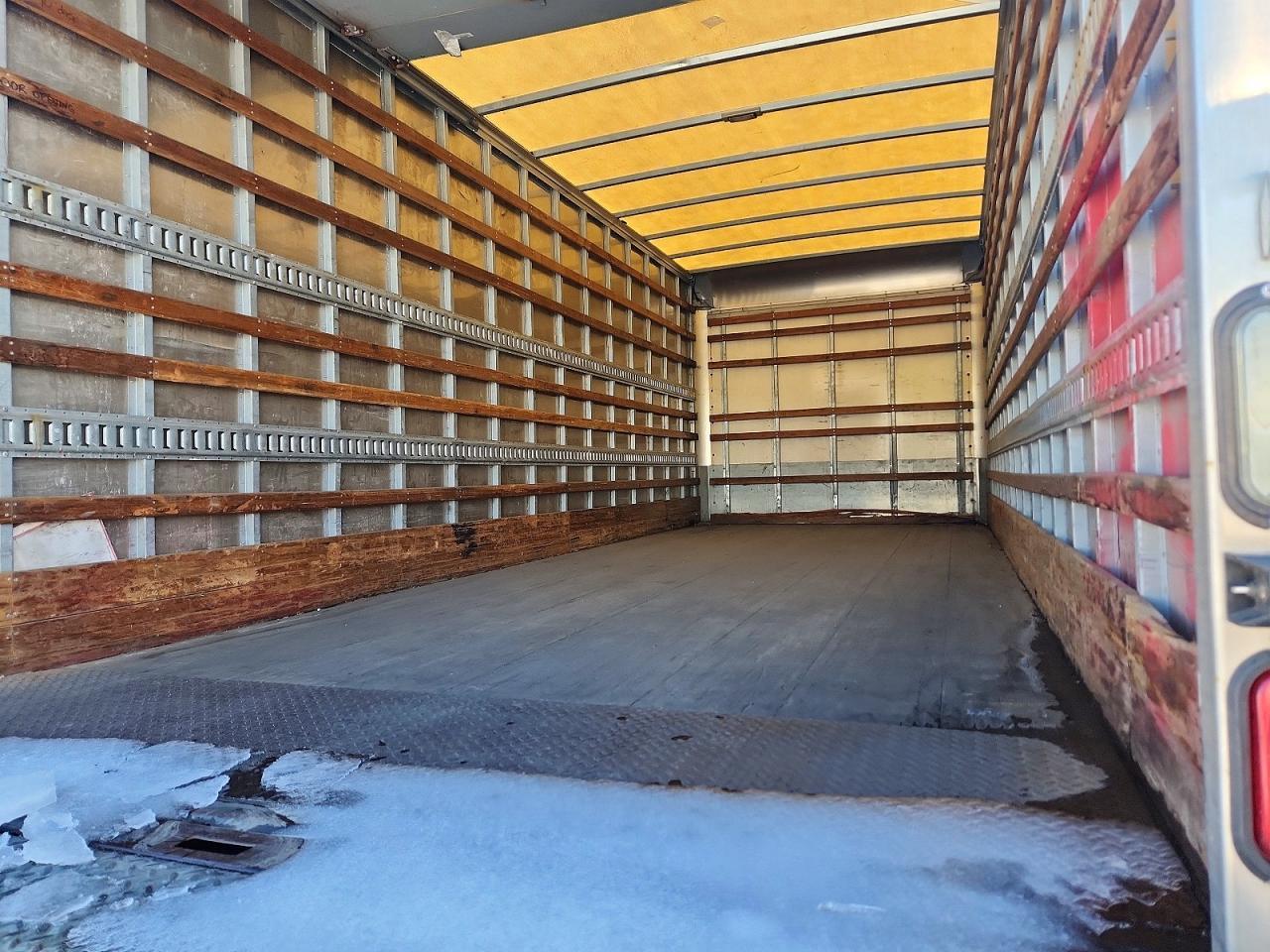 2015 Freightliner Business Class M2 BOX Truck