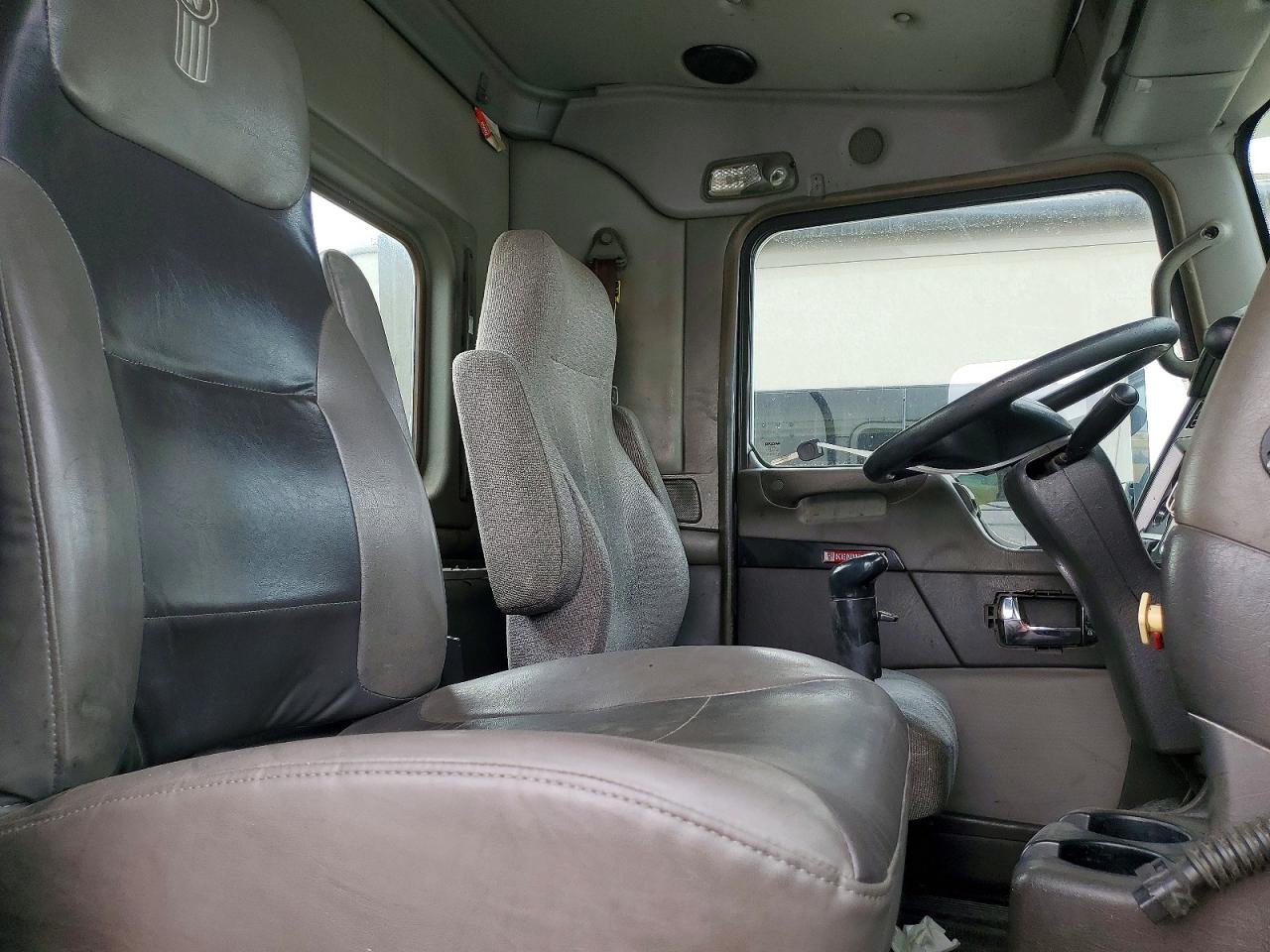 2012 Kenworth T660 Semi Truck