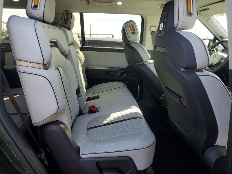 2023 Rivian R1S Adventure