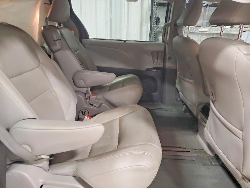 2017 Toyota Sienna xle 8-passenger
