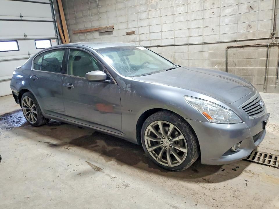 2015 Infiniti Q40