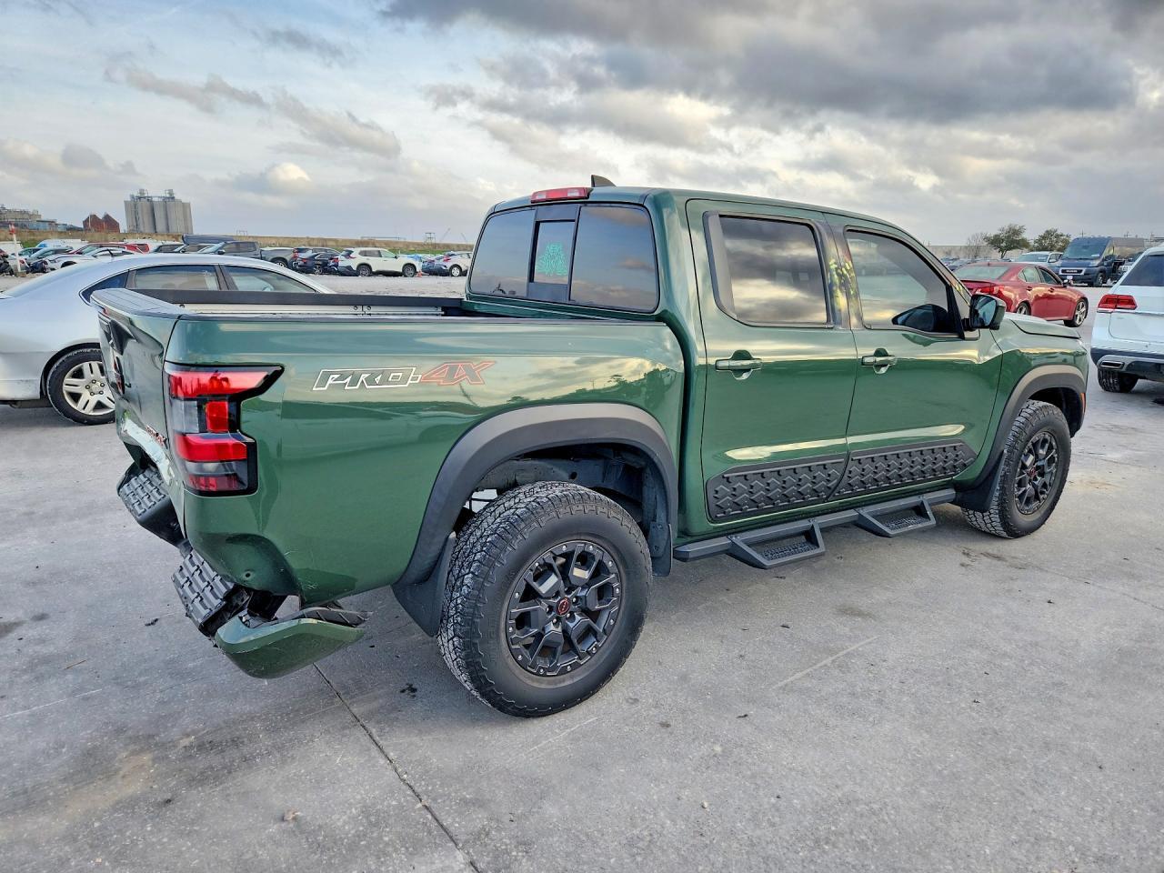 2022 Nissan Frontier s