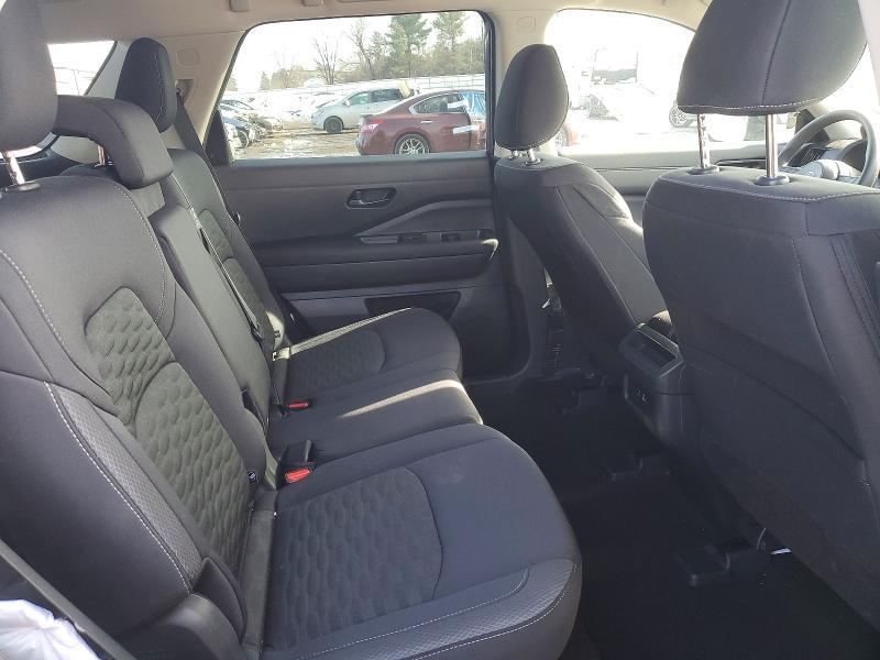 2025 Nissan Pathfinder s