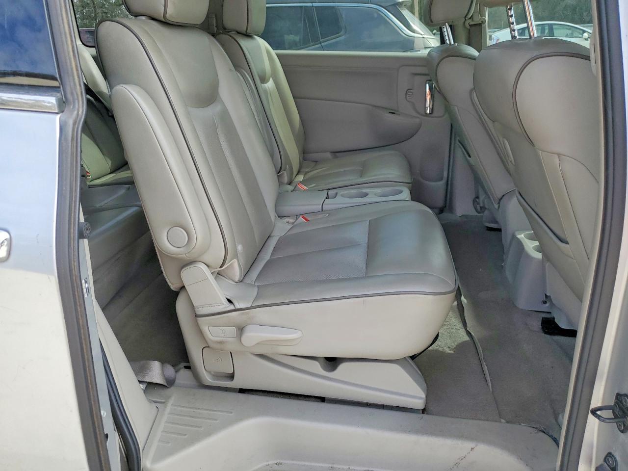 2015 Nissan Quest s