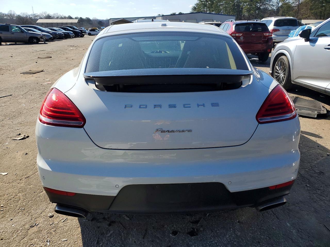 2016 Porsche Panamera 2