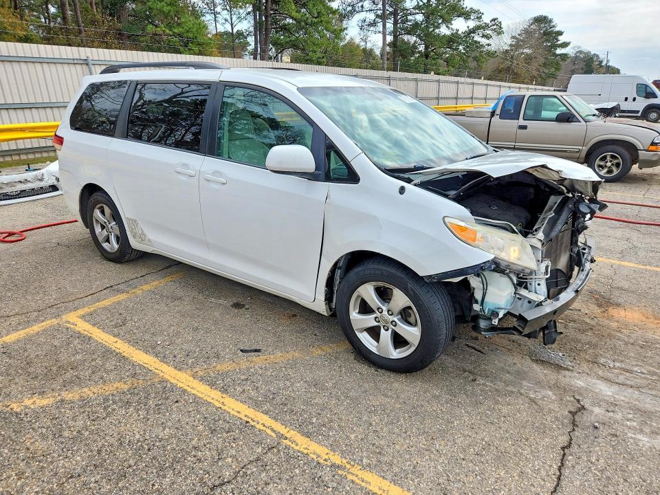 2013 Toyota Sienna le