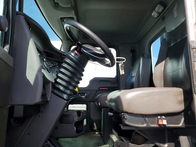 2015 Kenworth Constructi-flat bed Truck