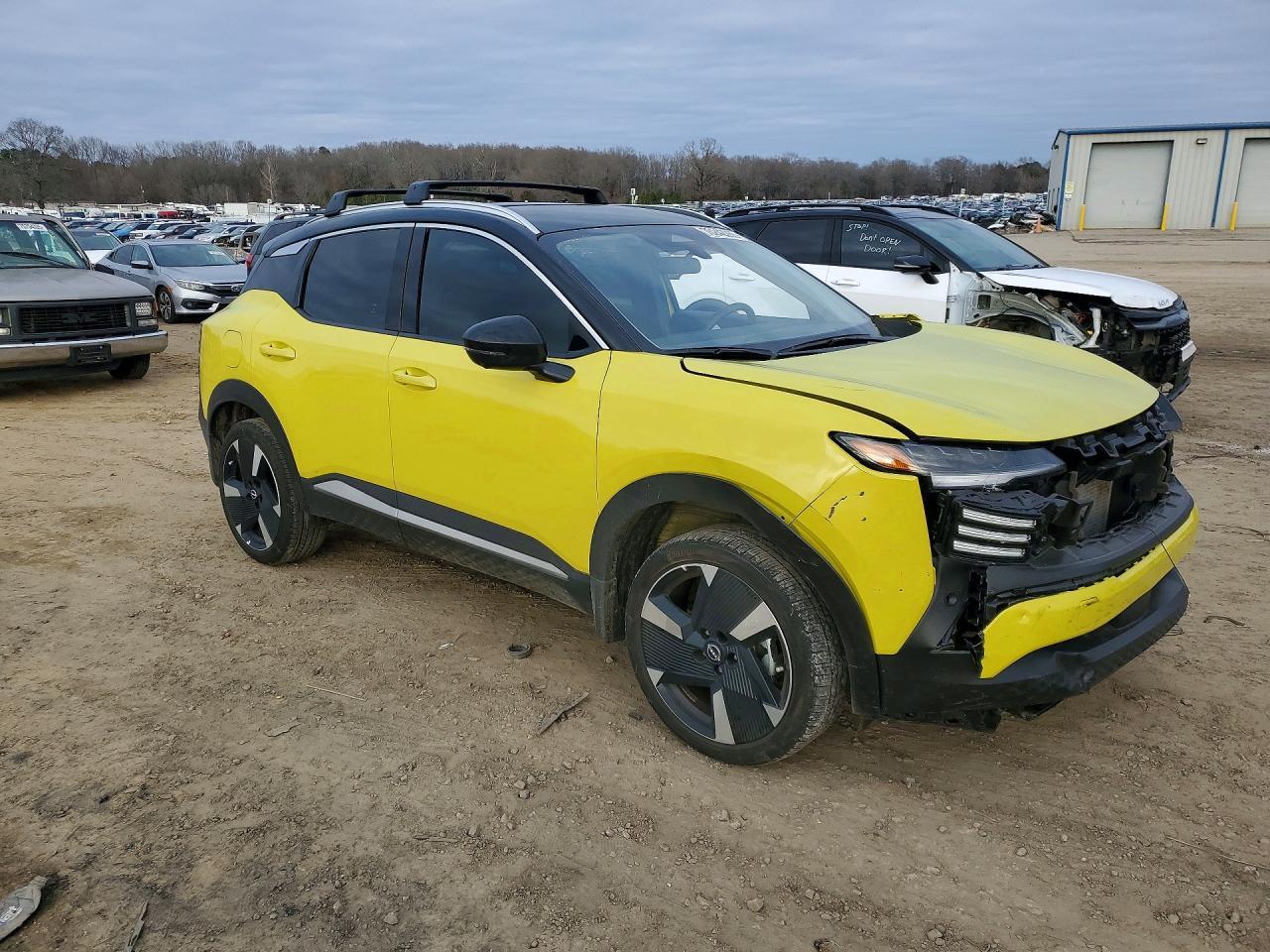 2025 Nissan Kicks sr