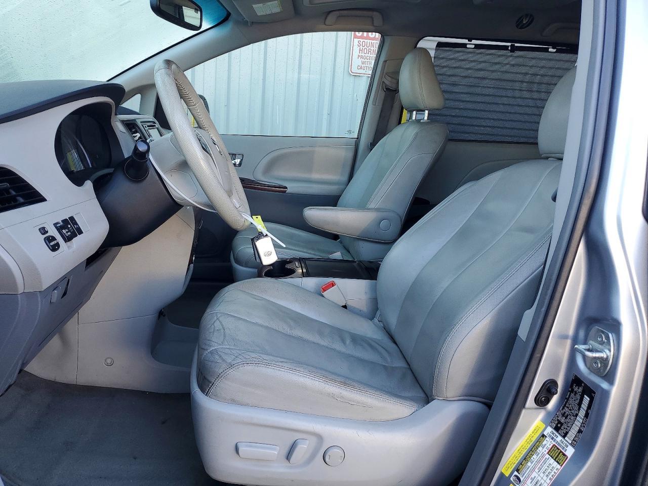 2012 Toyota Sienna xle