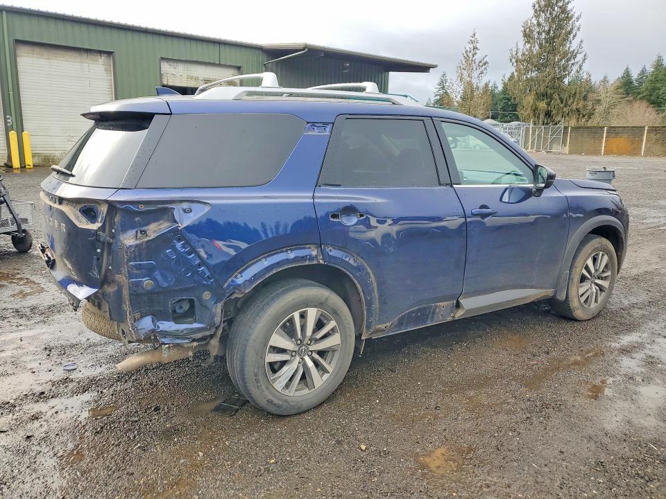 2022 Nissan Pathfinder sl