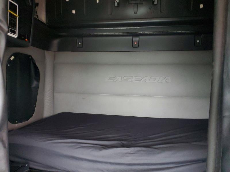 2019 Freigliner 2019 Freightliner Cascadia 126 Semi Truck