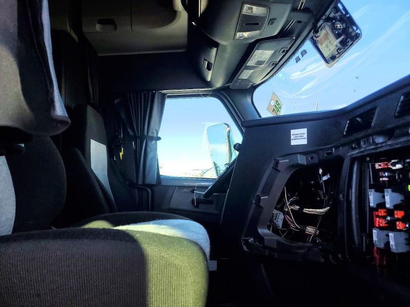 2021 Freightliner Cascadia 126 Semi Truck