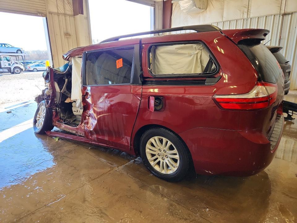 2015 Toyota Sienna xle 8-passenger