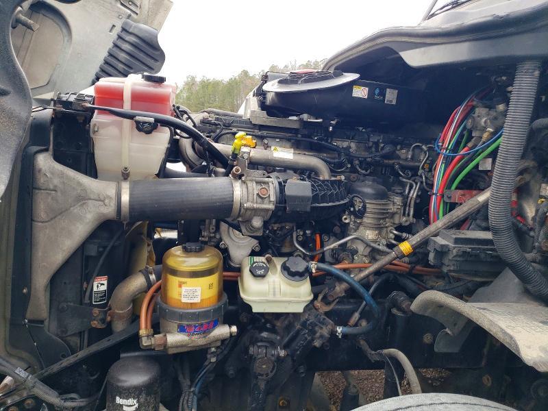 2016 Freightliner Cascadia 125 Semi Truck