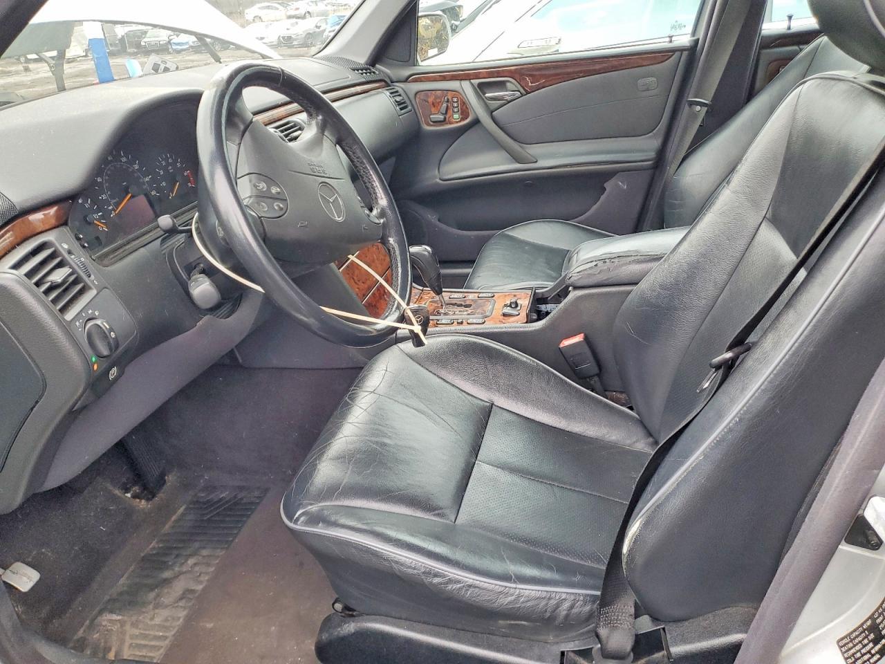 2001 Mercedes-Benz E 320