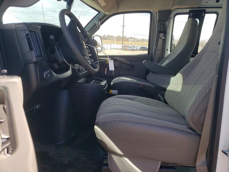 2025 Chevrolet Express G2500