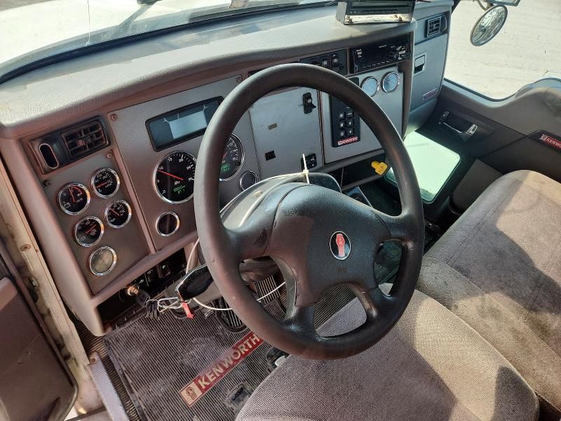 2020 Kenworth T270 Flatbed Truck