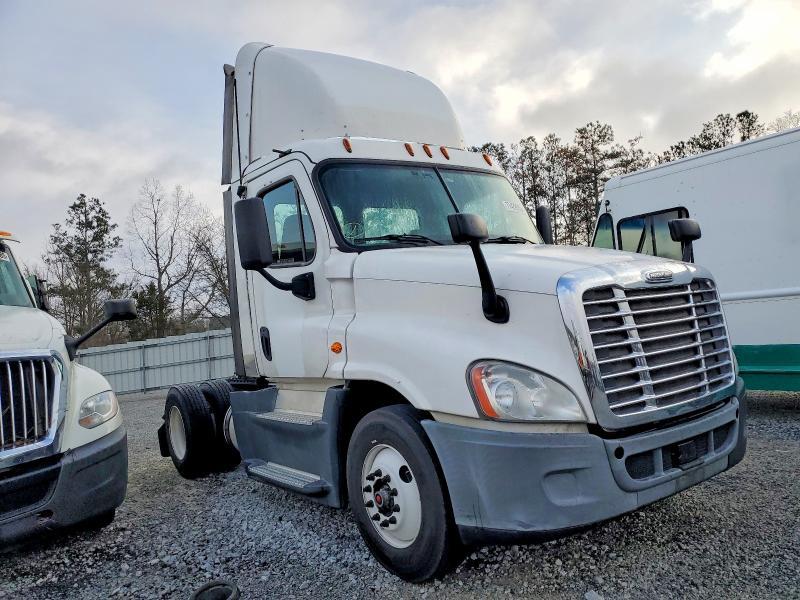2016 Freightliner Cascadia 125 Semi Truck