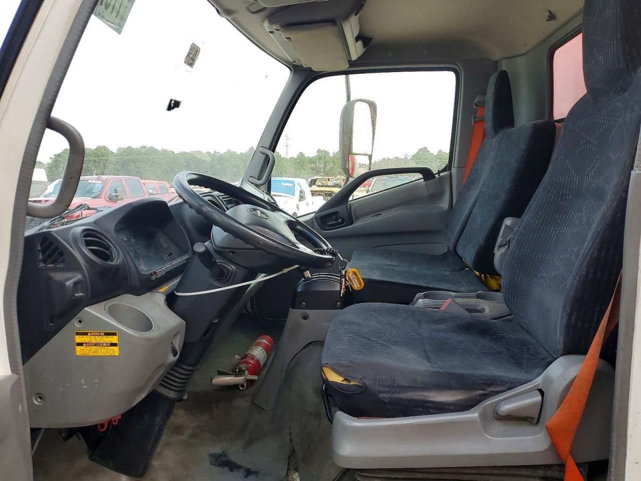 2018 Hino 195 BOX Truck