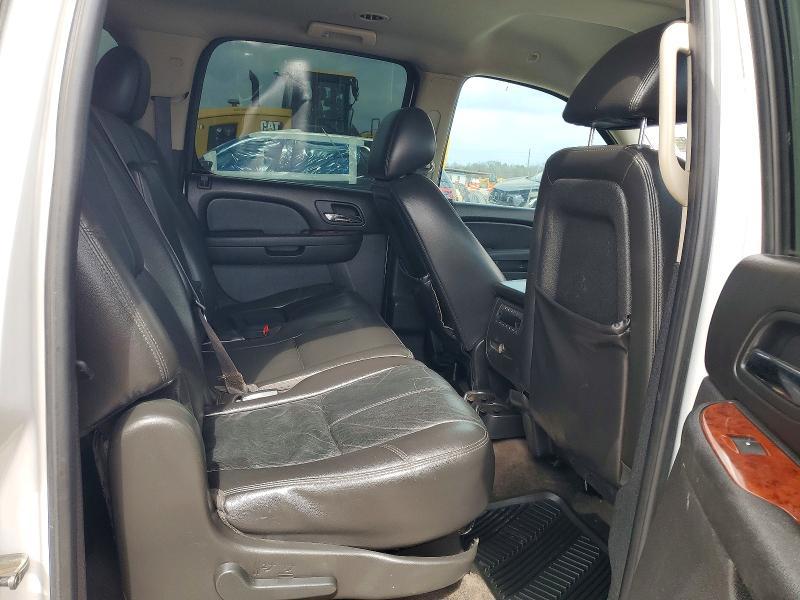 2011 Chevrolet Suburban C1500 lt