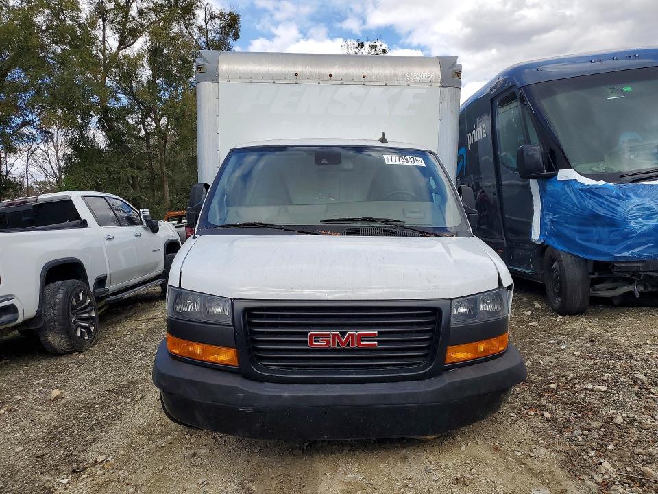 2022 GMC Savana CUT-BOX Truck
