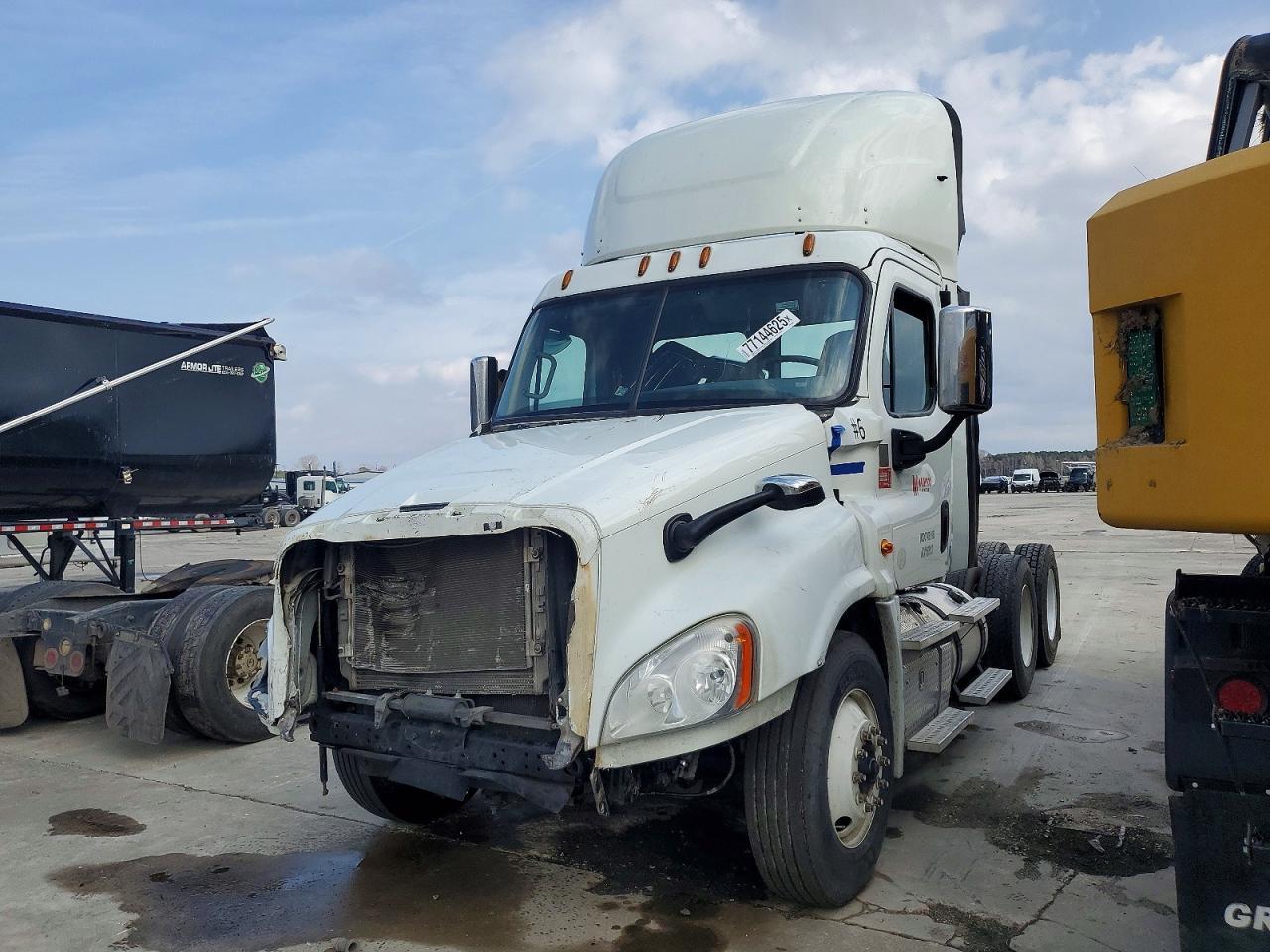 2017 Freightliner Cascadia 125 Semi Truck
