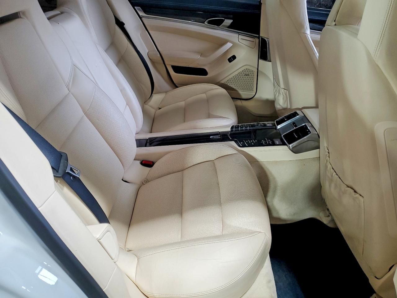 2013 Porsche Panamera gts