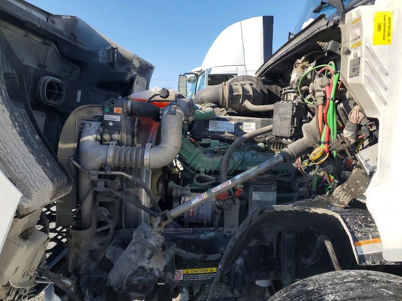 2020 Volvo VNR