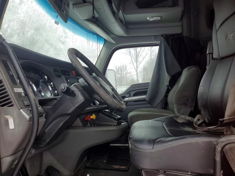 2017 Kenworth T680 Semi Truck