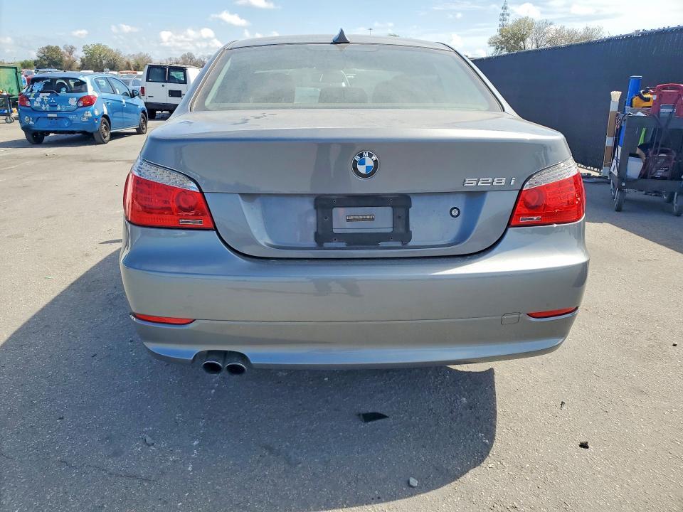 2010 BMW 528 i