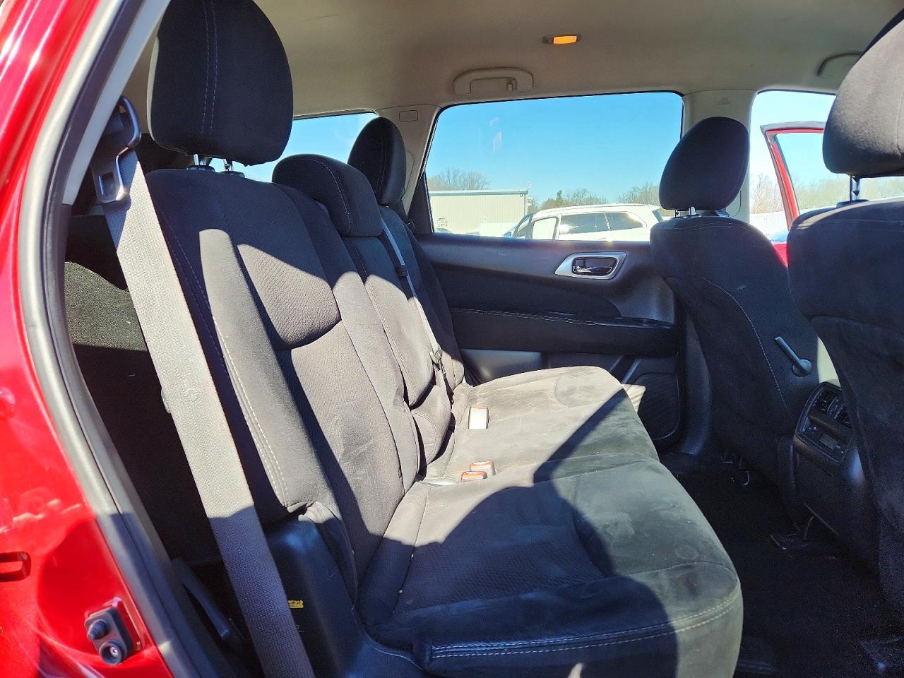 2016 Nissan Pathfinder s