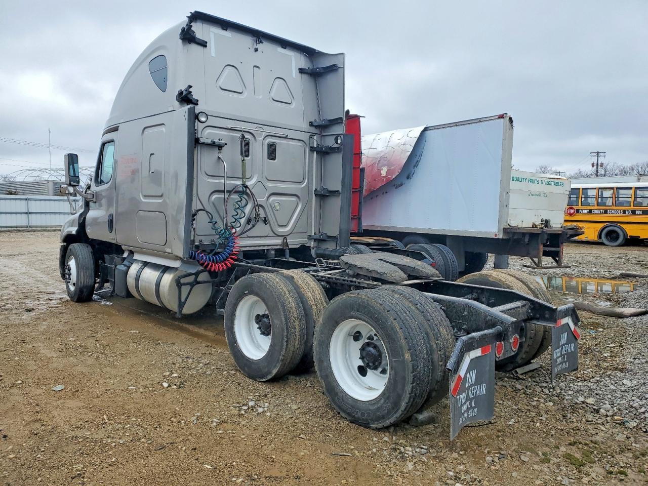 2014 Freigliner 2014 Freightliner Cascadia Semi Truck