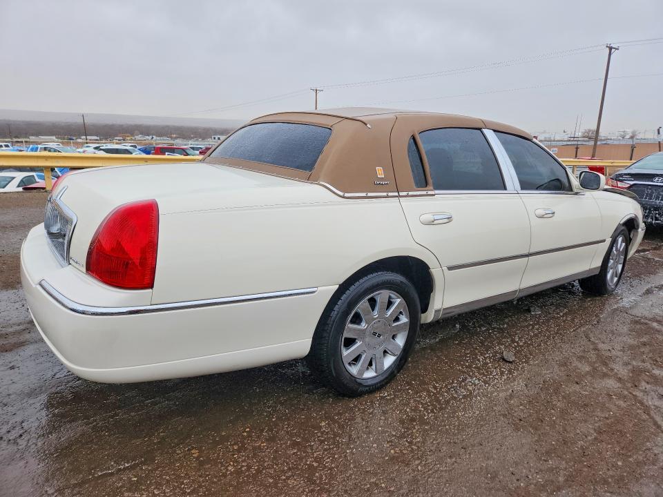 2007 Lincoln Town car Designer