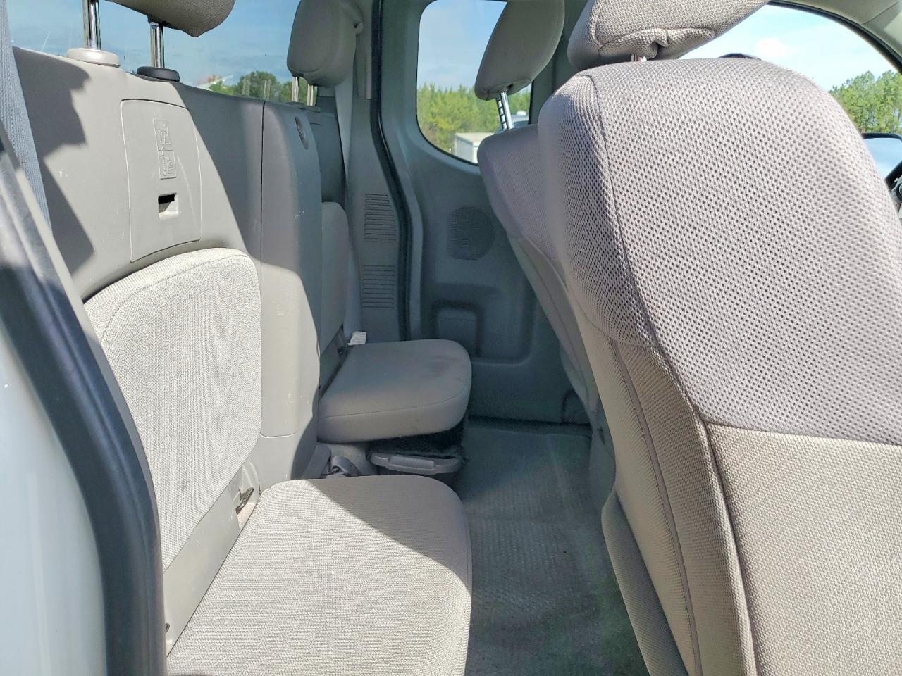 2016 Nissan Frontier s