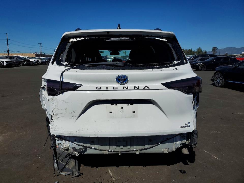 2023 Toyota Sienna le 8-passenger