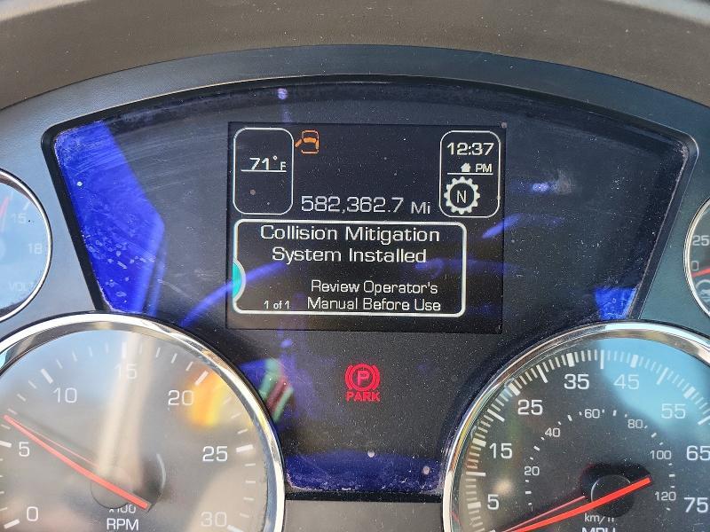 2015 Kenworth T680 Semi Truck