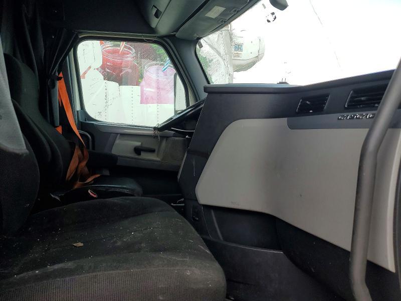 2019 Freigliner 2019 Freightliner Cascadia 116 Semi Truck