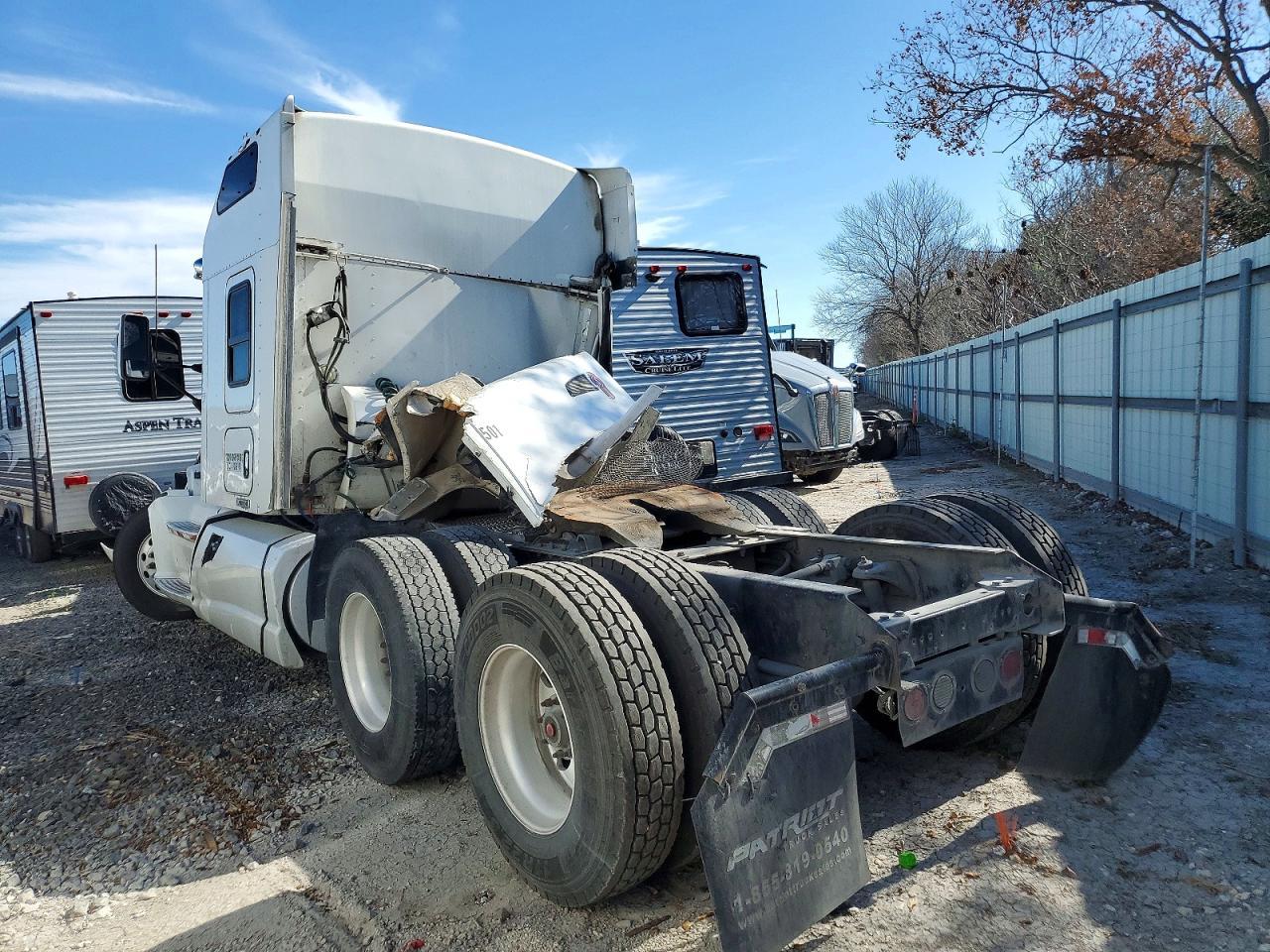 2013 Kenworth T660 Semi Truck