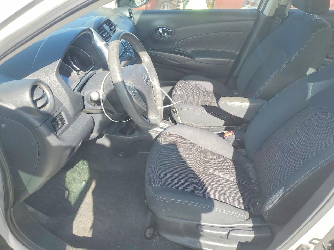 2017 Niss Versa s