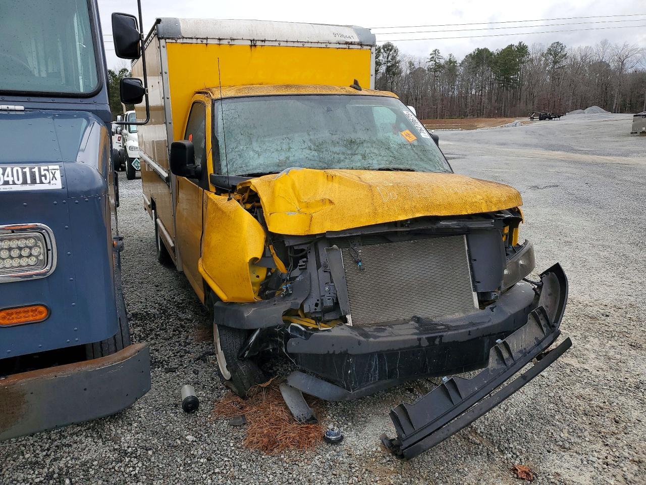 2023 GMC Savana CUT-BOX Truck