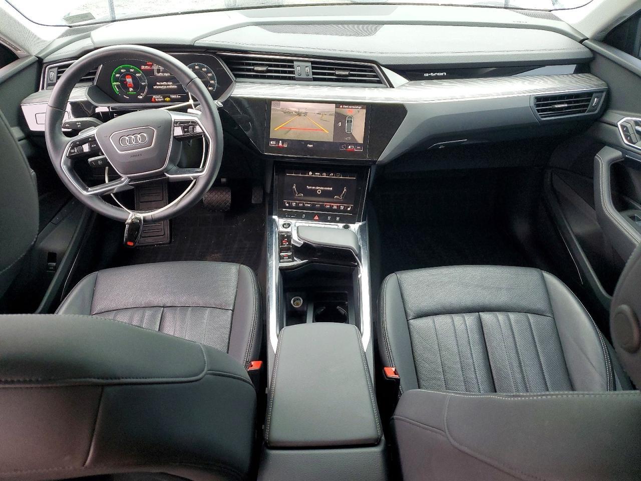 2022 Audi E-tron Premium Plus