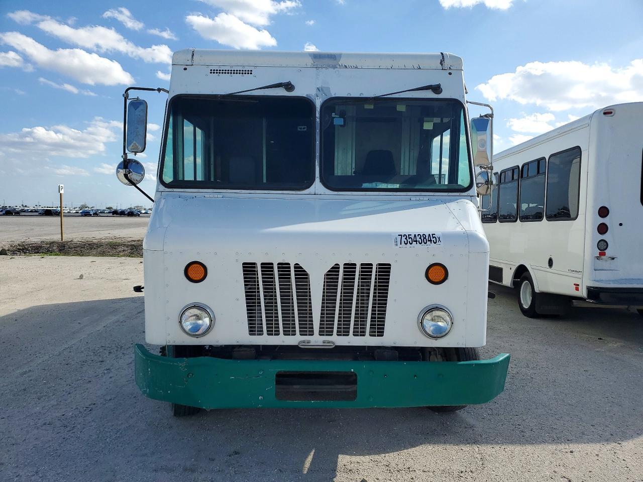 2011 Workhorse Custom Chassis 2011 Workhorse W62 Delivery Truck
