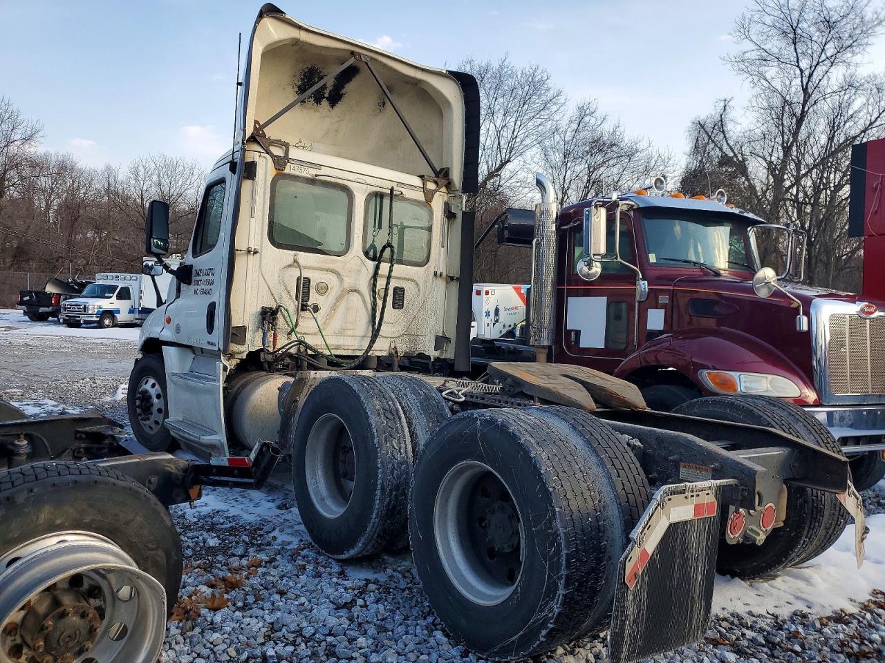 2017 Freigliner 2017 Freightliner Cascadia 1-Semi Truck