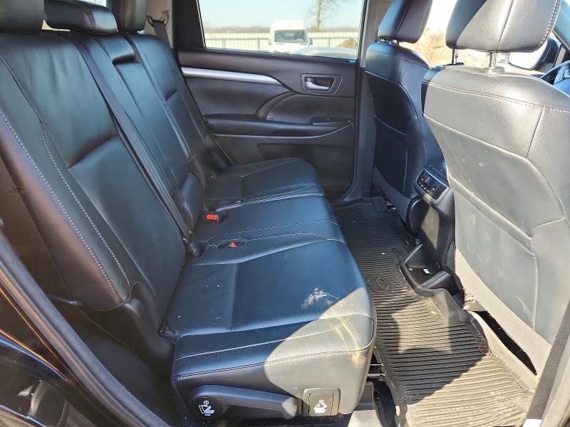 2018 Toyota Highlander se