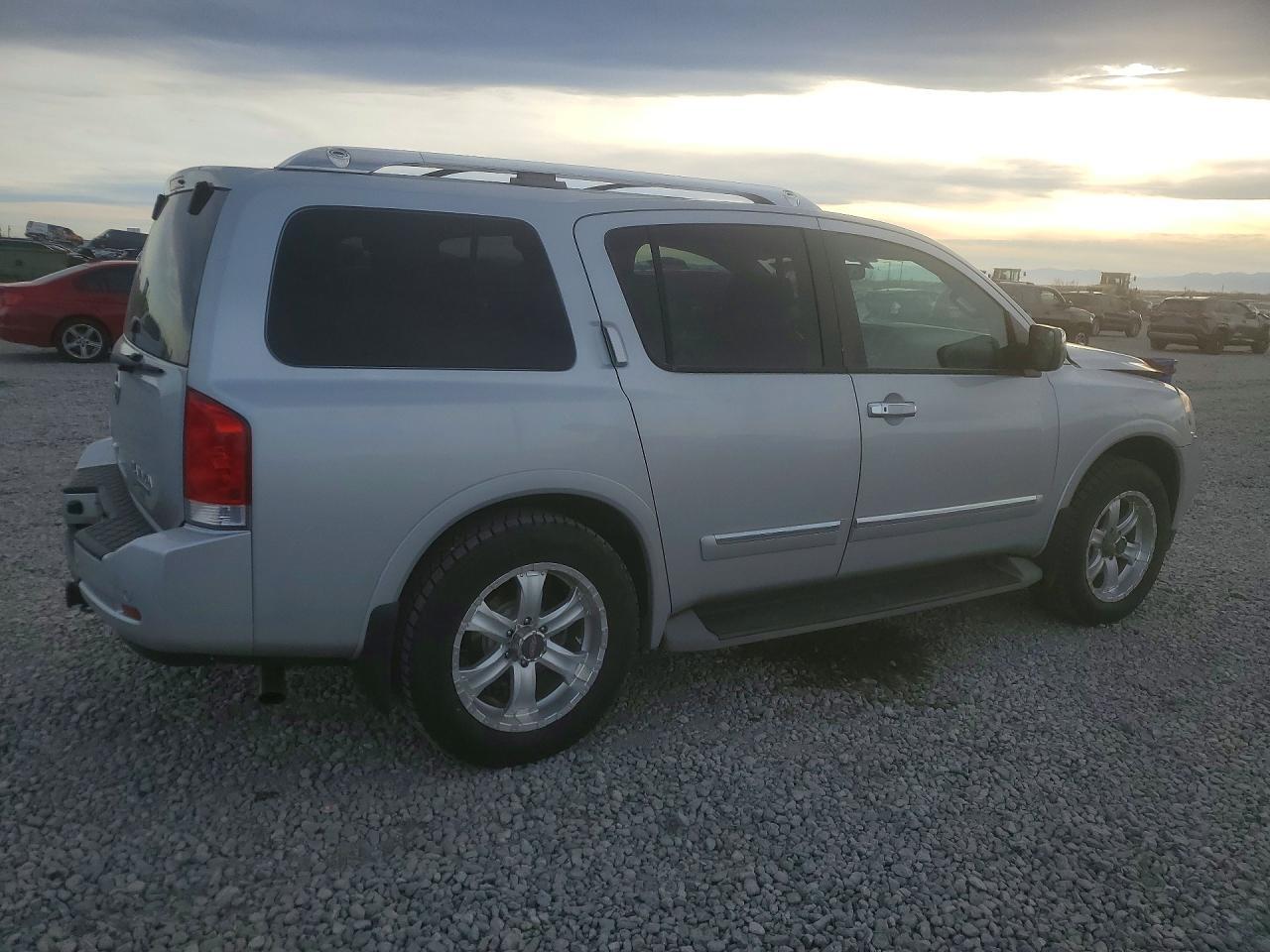2013 Nissan Armada sv