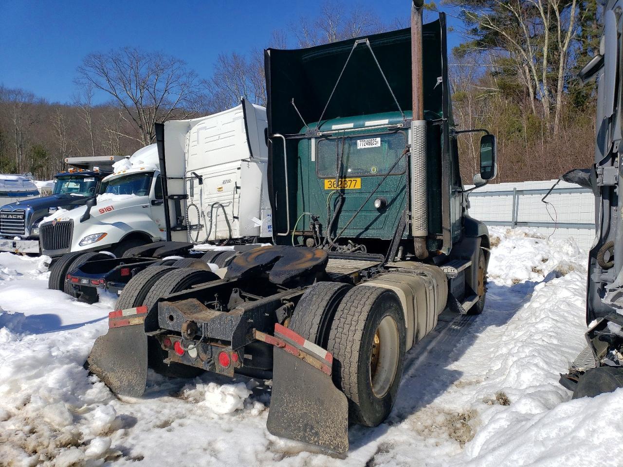 2017 Mack CXU613 Semi Truck